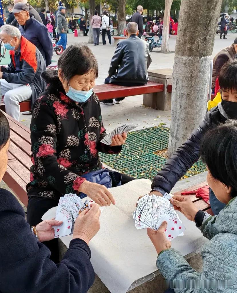 其实好多人都没活明白，只要夫妻双方任意一个人，退休时候一个月能拿3000块钱，那
