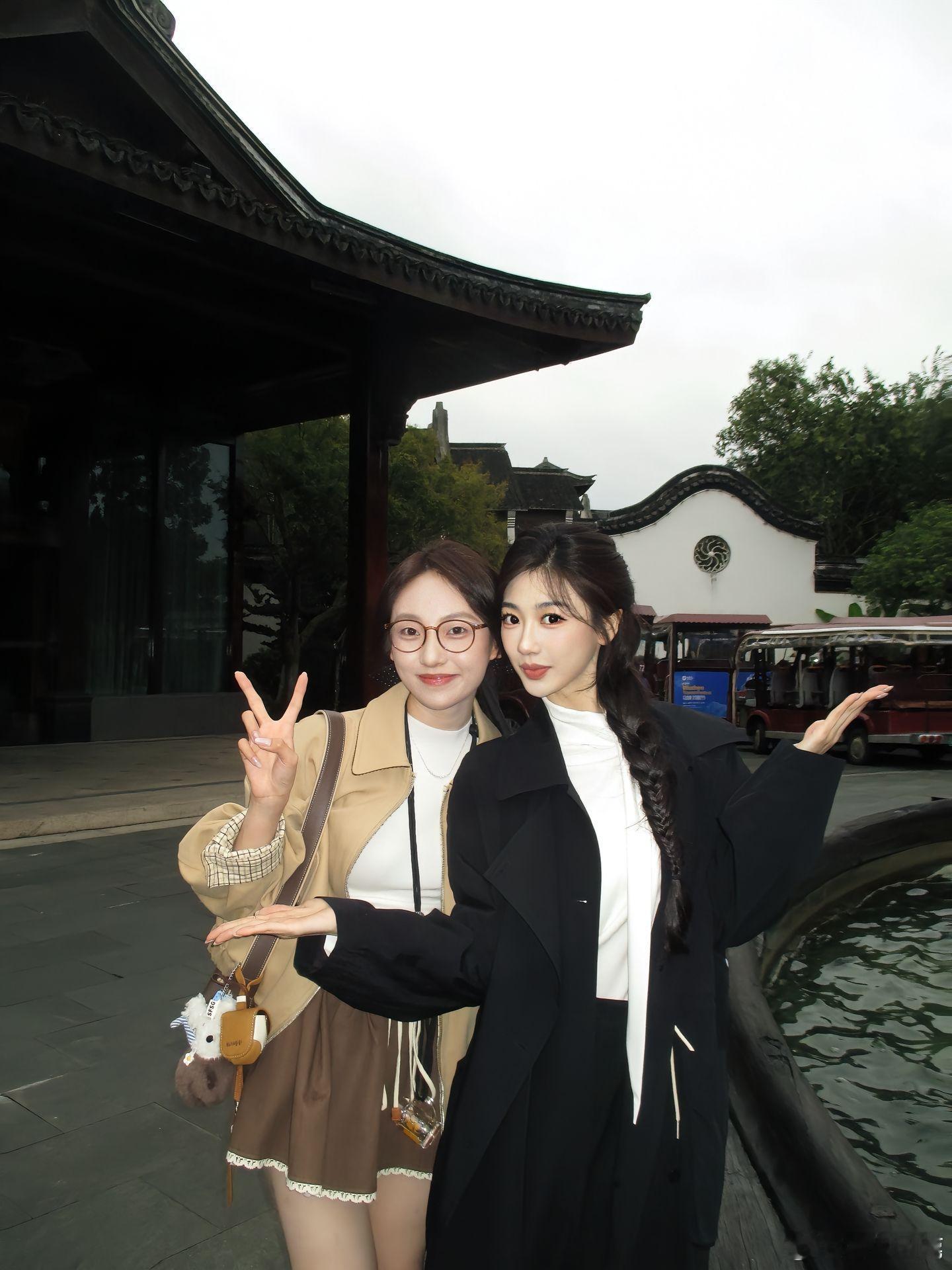 毓言cp[超话] 捡到两张乐乐言美图 ​​​