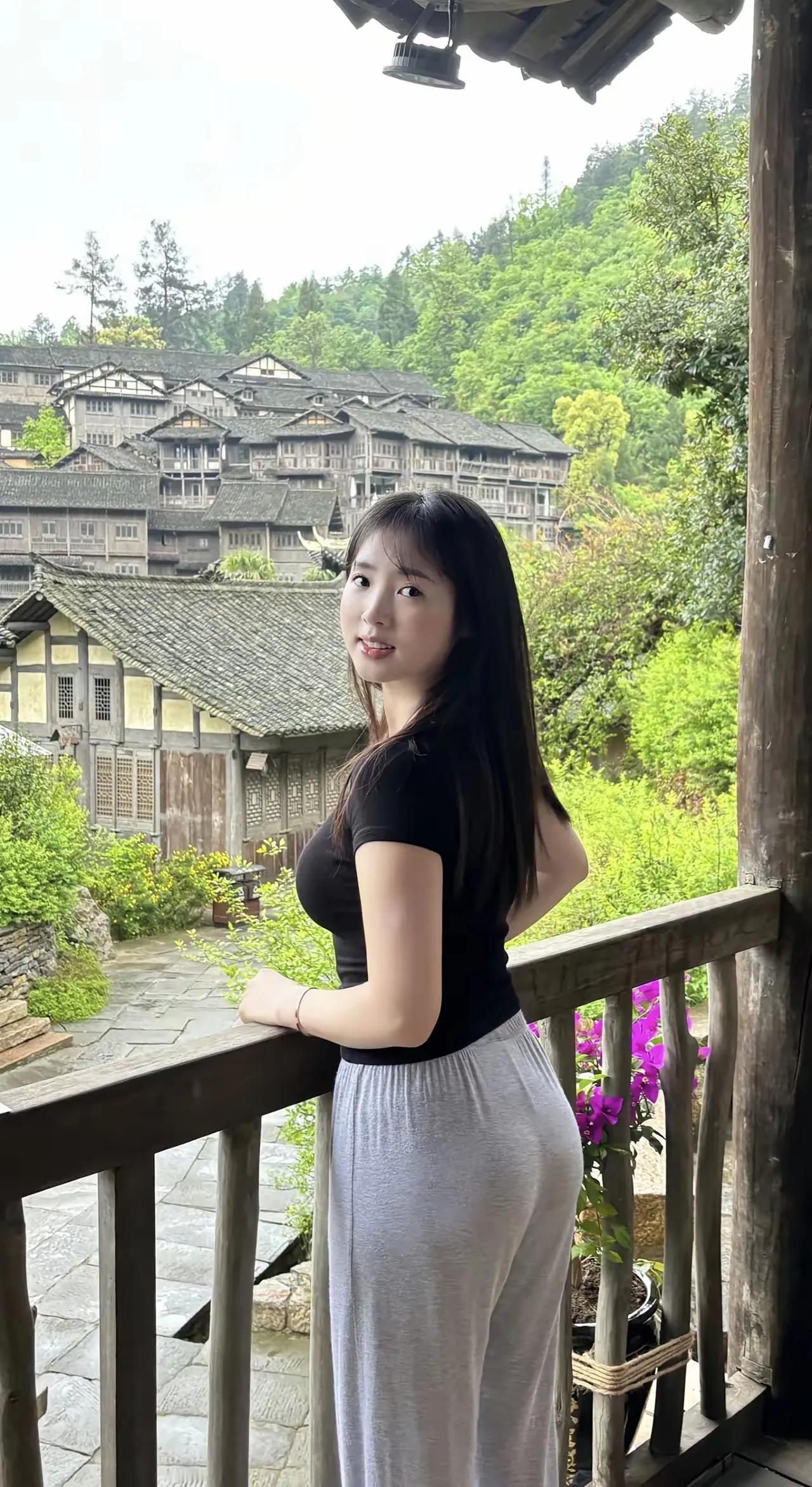 古村落的静谧时光，与自然和谐共处。