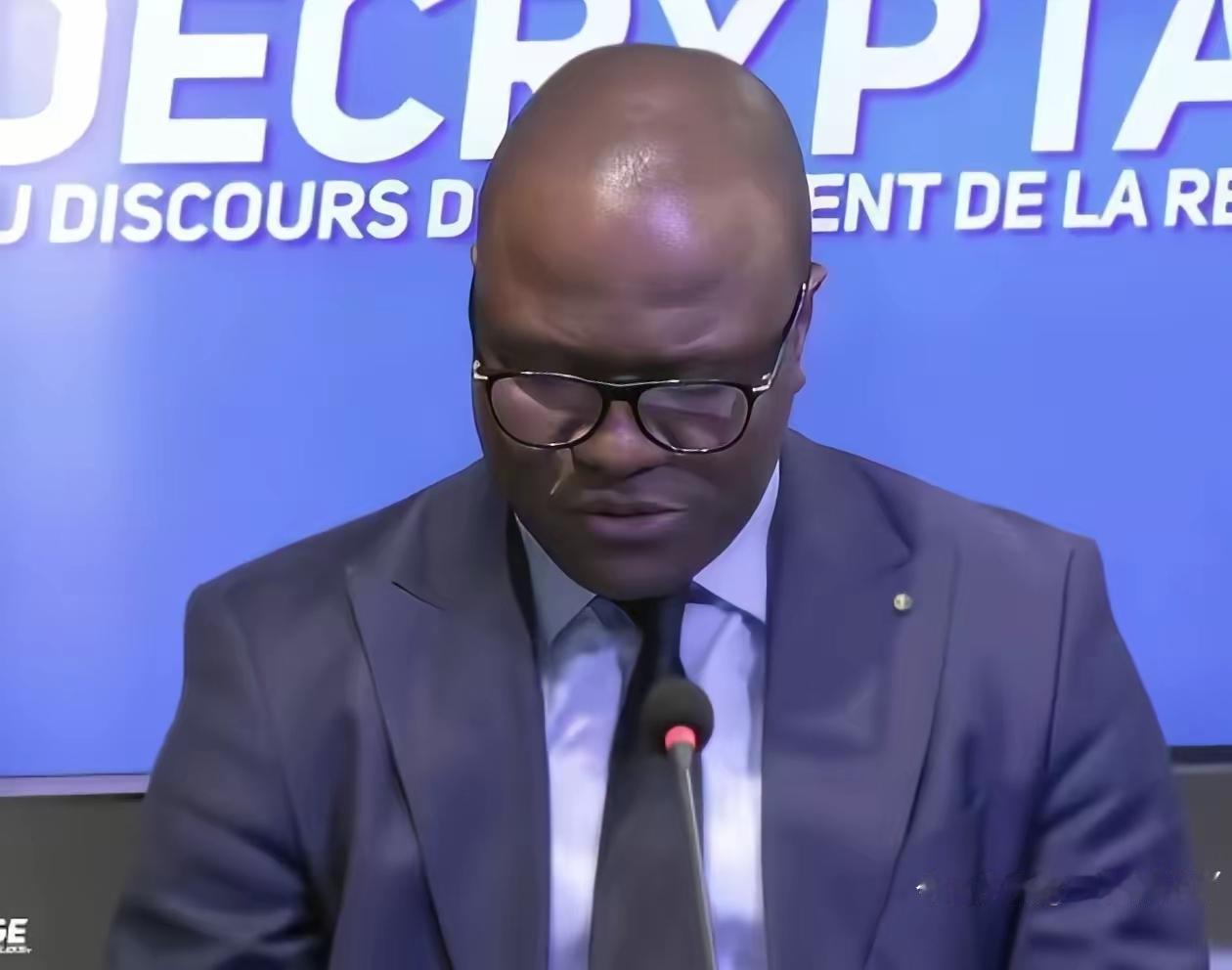 非洲小国加蓬这波操作，直接给世界足坛整了个年度抓马大活！
 就因为2025非洲杯