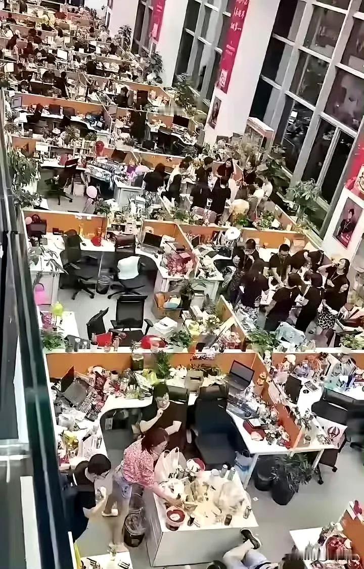 网友：是不是大公司摸鱼都没人知道的。。。[灵光一闪]