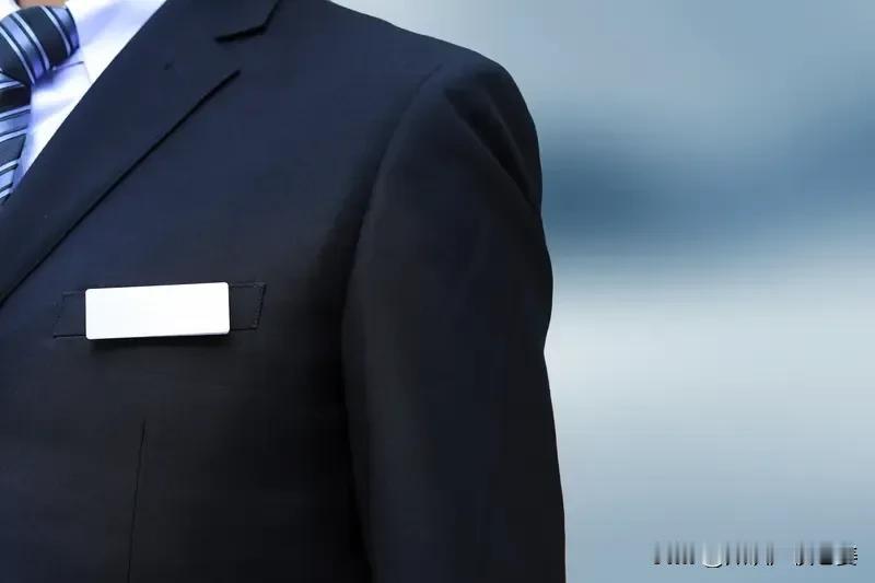 我一发小最近快把我笑疯又整破防了——他在一家网络公司做运营总监拿着月薪2万多，天