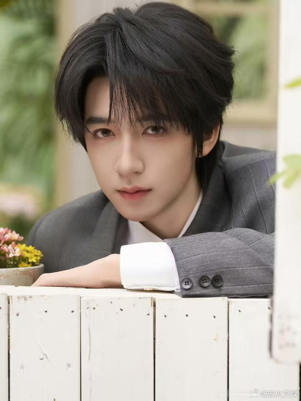 贺峻霖在银幕里相见吧贺峻霖北京国际电影节look贺峻霖北京国际电影节look，在