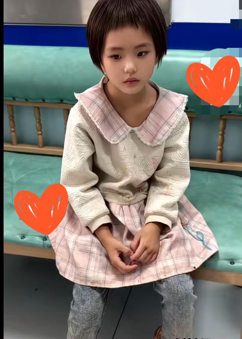 云南昆明，一医生给留守儿童就诊时，无意间发现一小女孩容貌惊为天人，和她所处的环境