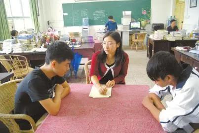 老师要想转化学困生，就必须和他们情感共鸣。

要教育转化特殊学生，就必须首先和他