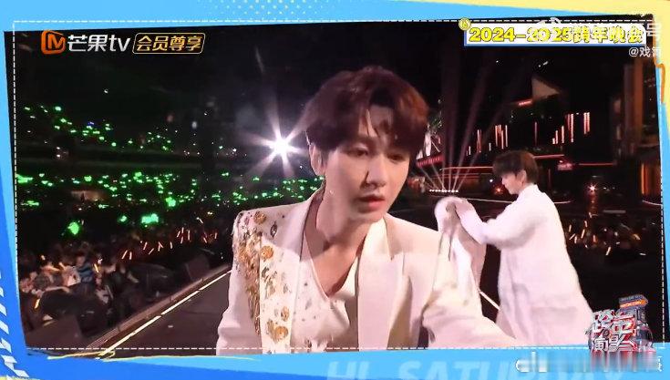 成毅写笨小孩到底是用的左手还是右手你好星期六 谁懂啊！看个综艺还得猜左右手，好6