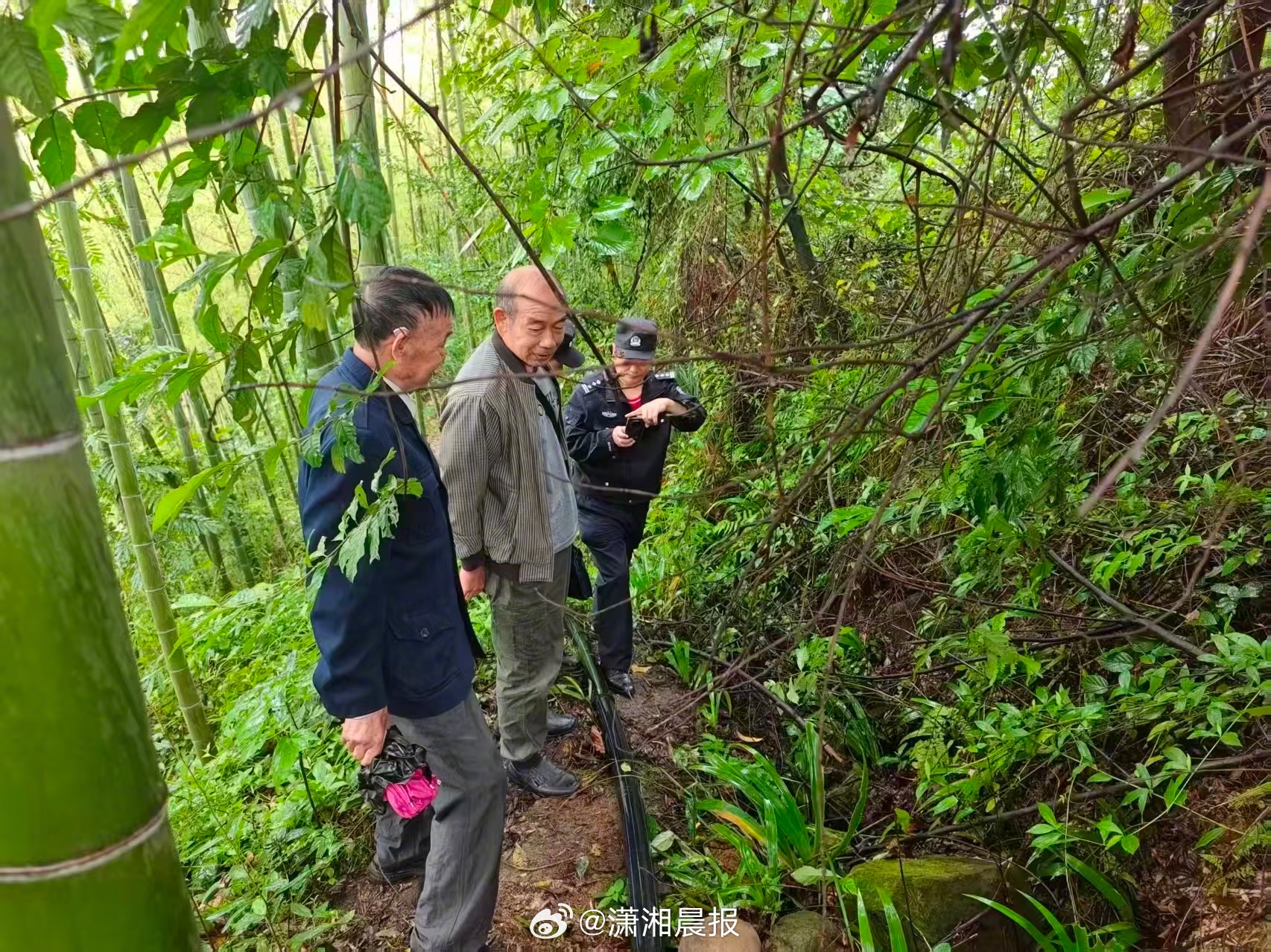 【#全网牵挂的谢会计遇难其妻子仍失联#】#全网牵挂的谢会计已不幸遇难# 5月26