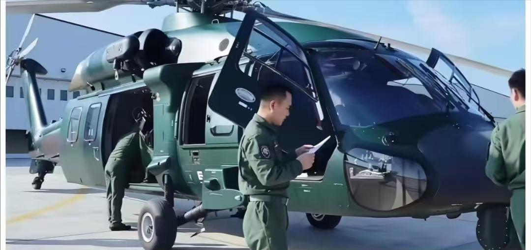 武警部队的直-20装备了12.7的大口径舱门机枪，满足了很多网友多年来的期盼，直