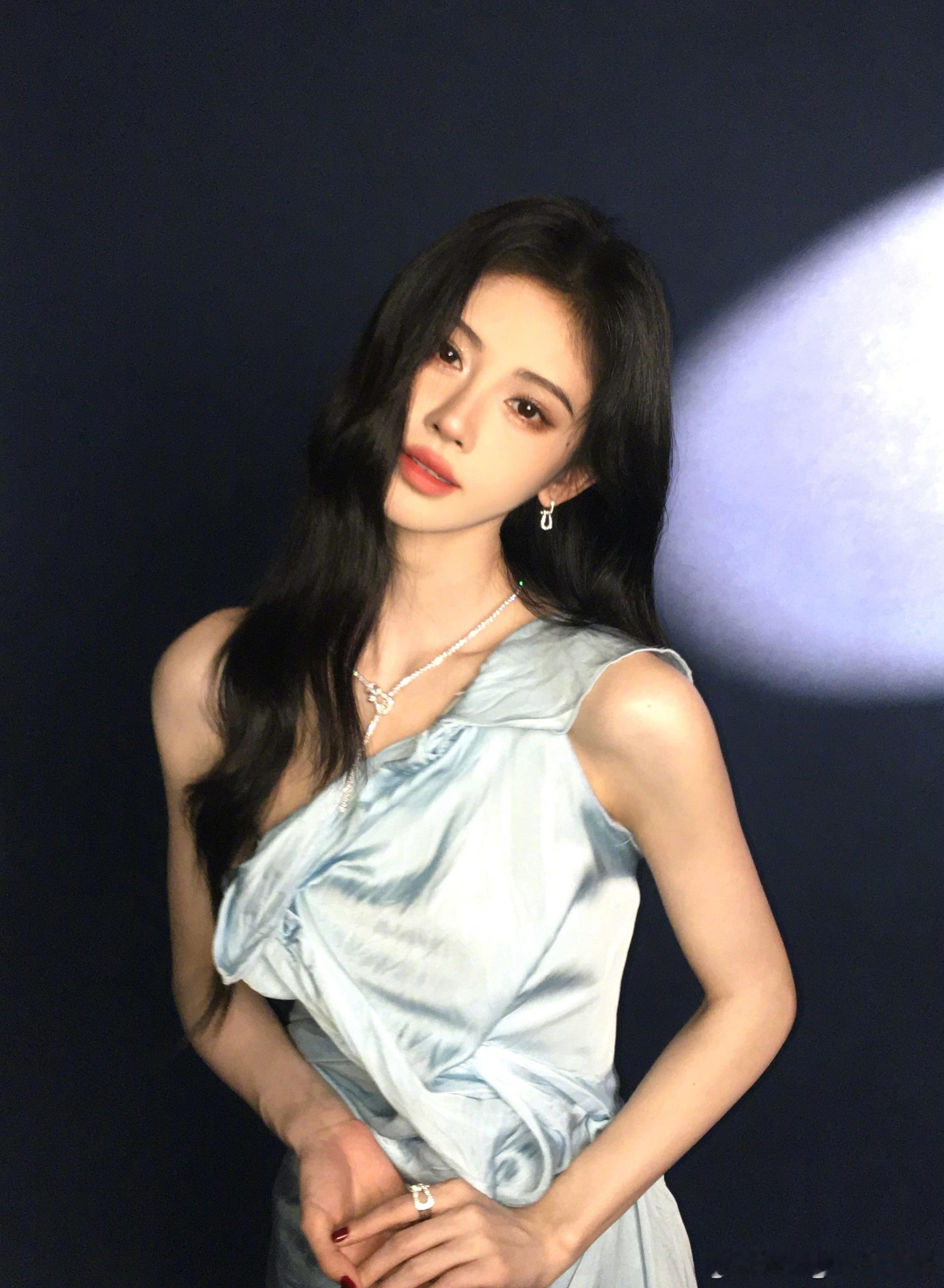 鞠婧祎 jjy鞠婧祎阿黛 jjy鞠婧祎来战 你并非是木讷的树而是不朽的凛冬