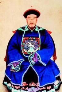 1703年，68岁的索额图被活活饿死在宗人府。康熙尤不解恨，又下令抄了他家，杀光