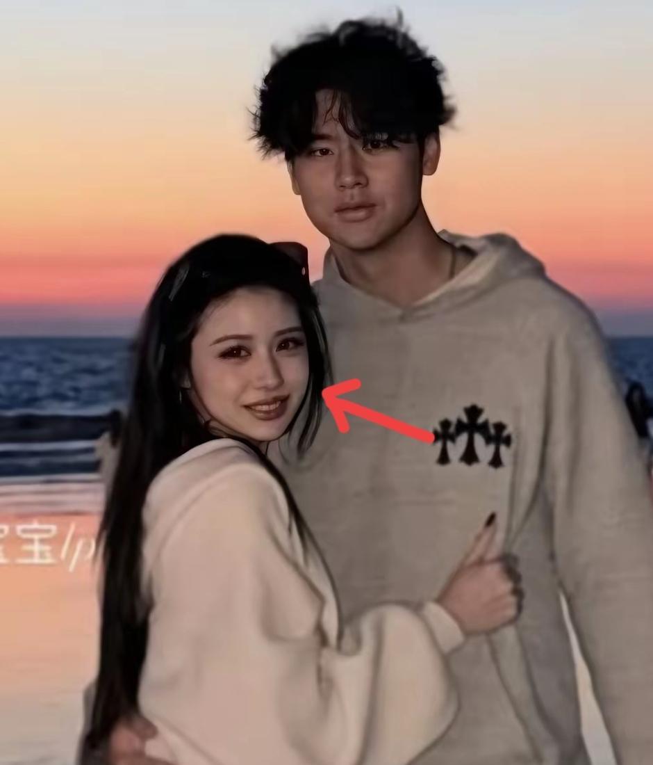 汪峰大女儿恋爱了，对方长得一般。
汪峰和现任没说话，网友却炸锅了。
这事儿真不是