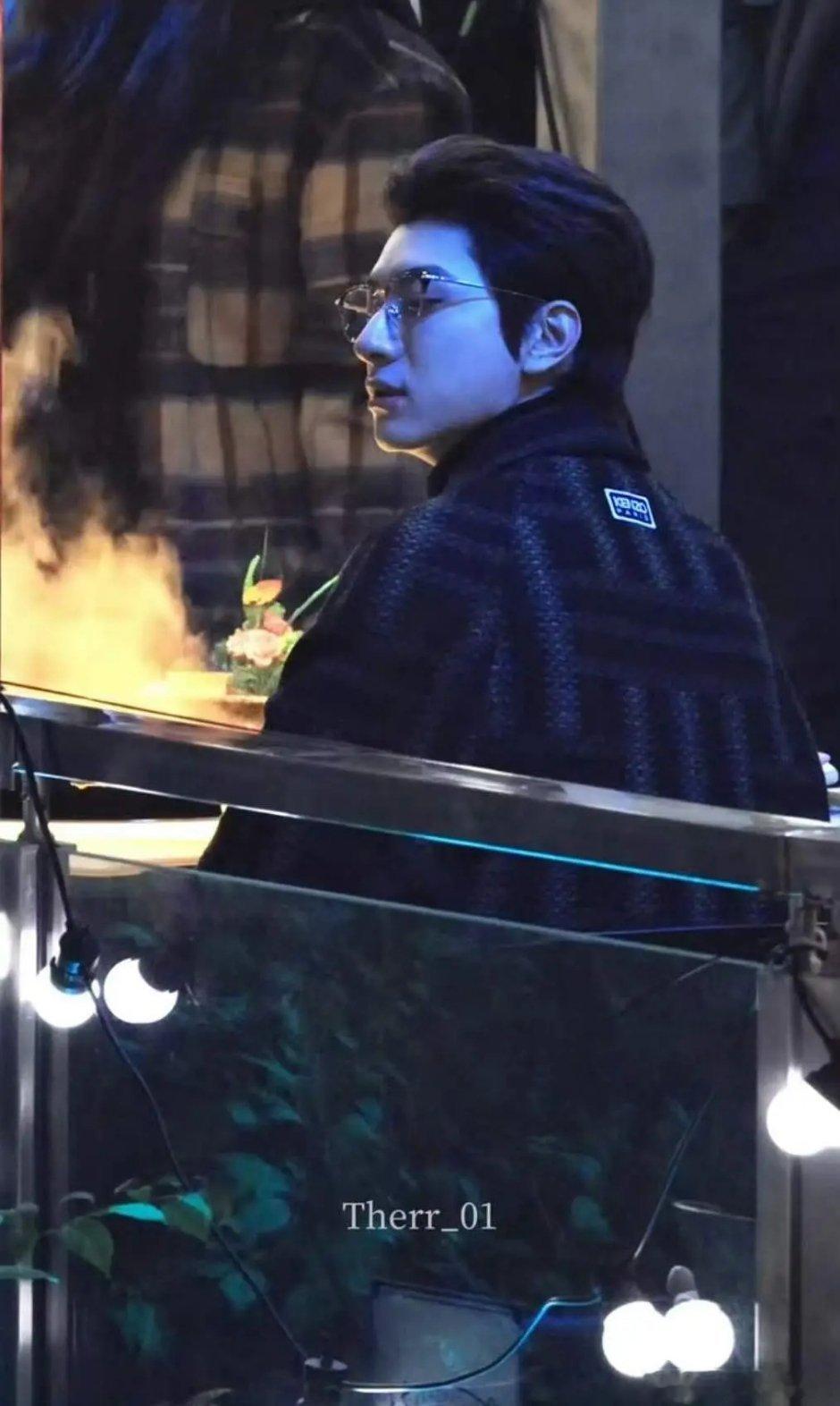 林一不太适合背头显得👃🏻更突出了，他适合刘海 