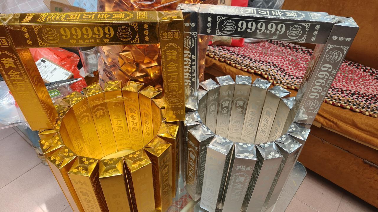 一起做手工学会了做金桶银桶，希望天堂的母亲喜欢。