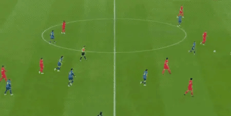 王大雷:不想让我踢直说！合着你们看着新加坡没机会，非得给对手创造机会。
  刘洋