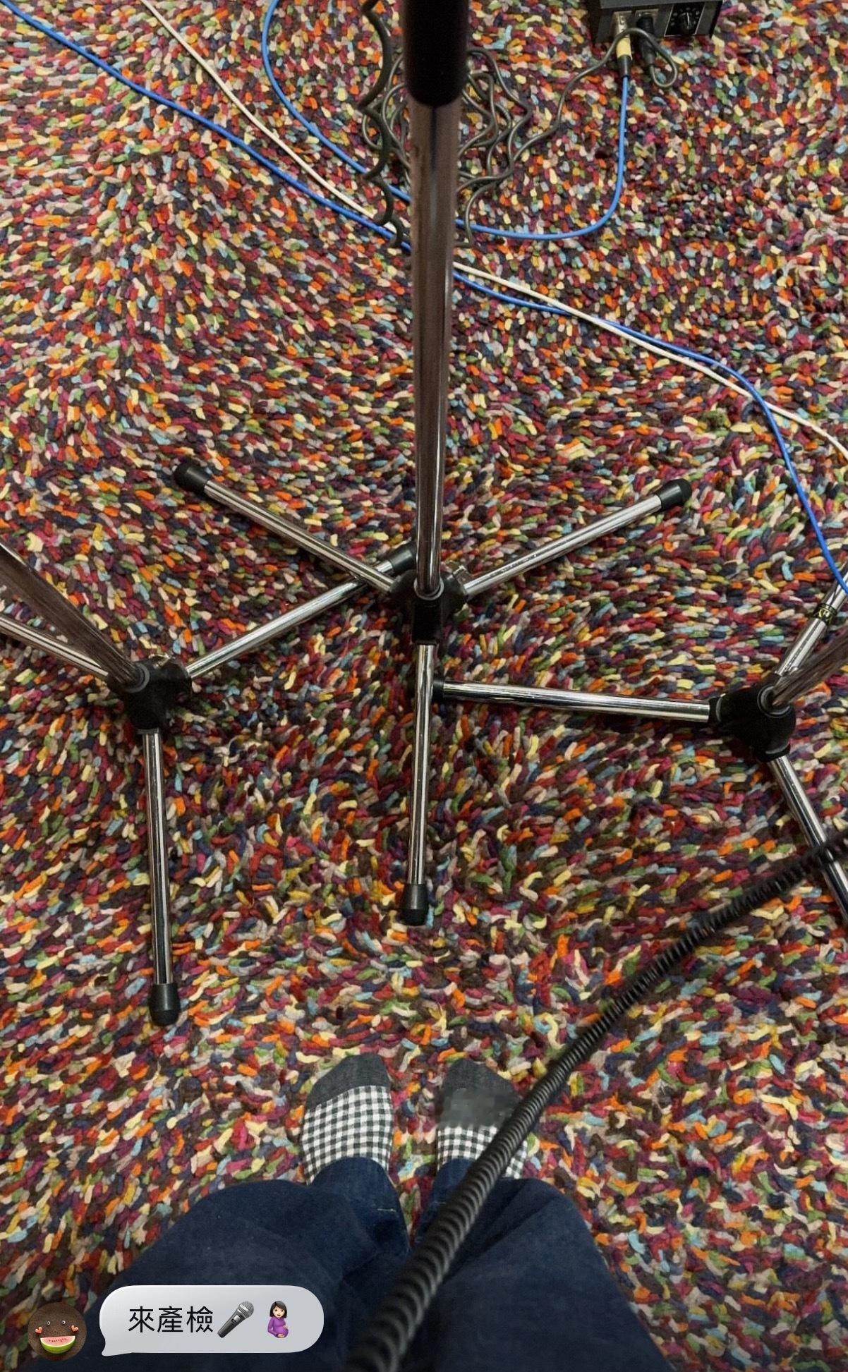 田馥甄录音棚努力生产中💽 