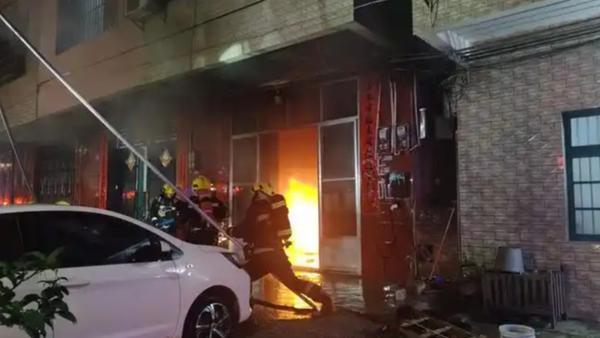 汕头四层自建房深夜起火致8死4伤 43分钟明火扑灭 起火原因仍成谜
 
12月9