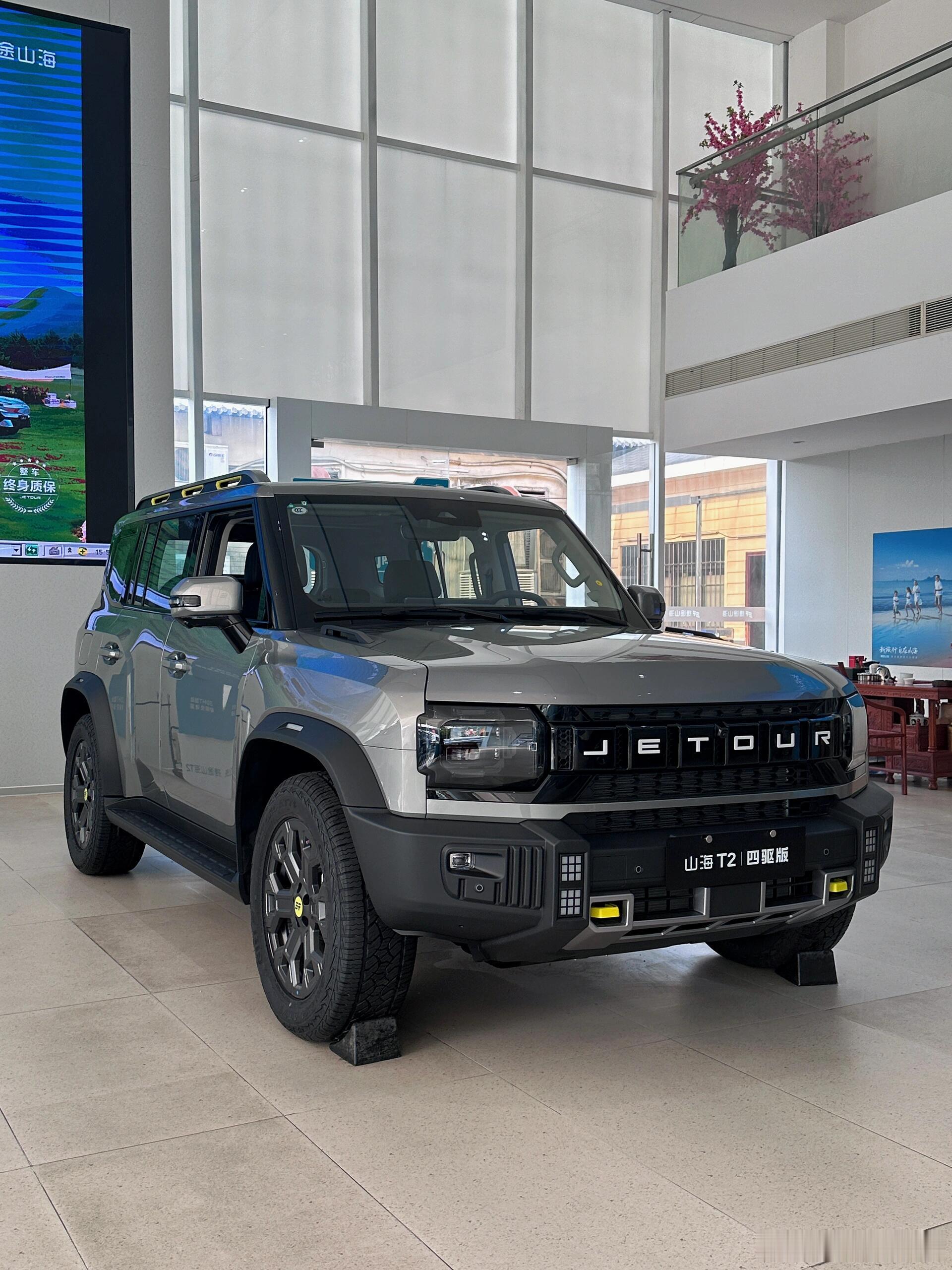 捷途山海T2🚗👉🏻空间方面，捷途山海T2主打大五座布局，后排乘坐空间宽敞，