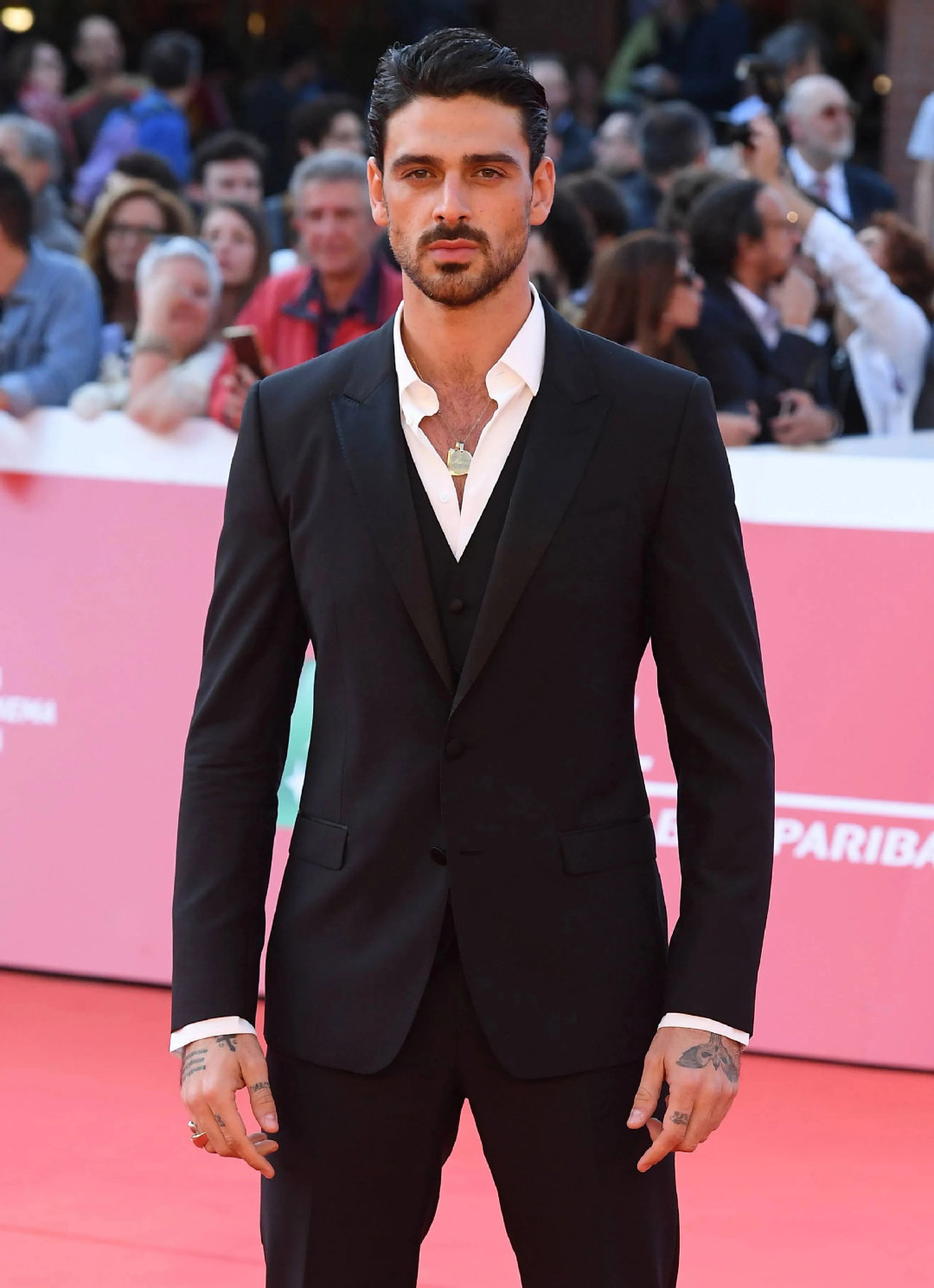 米凯莱·莫罗尼加盟心理惊悚新片《女佣》，将与西德妮·斯威尼、阿曼达·塞弗里德、布