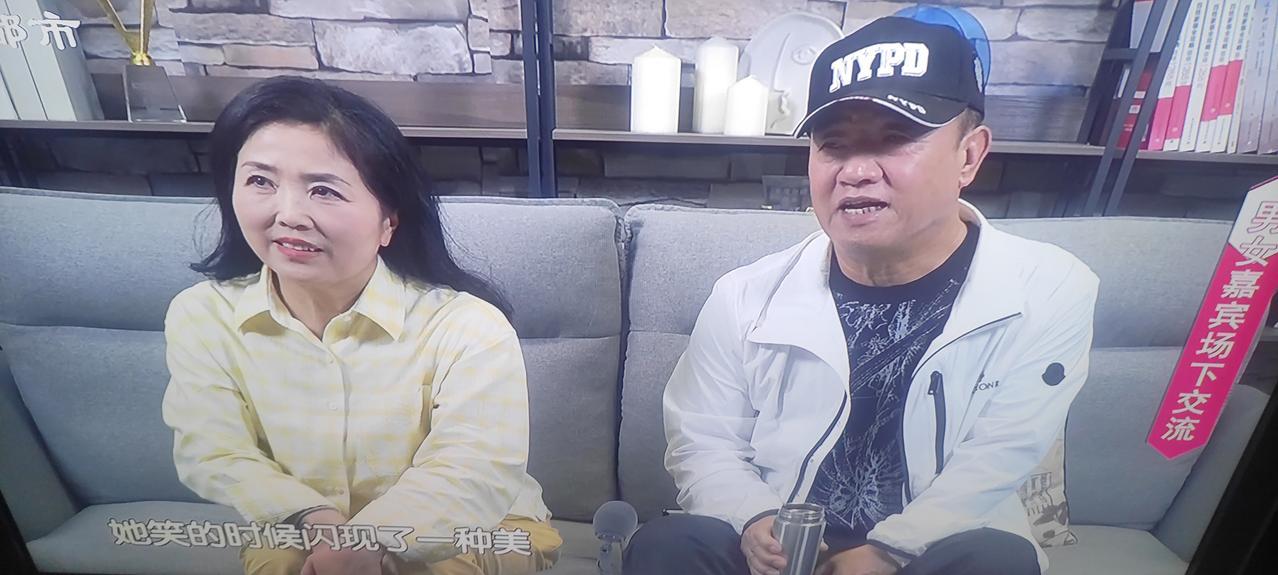 历经长达七天的沟通了解闲扯，北京电视台《选择》节目来到这期的献花选择环节、四位女