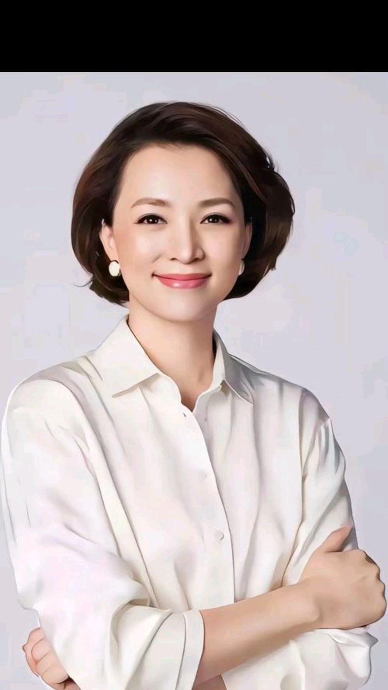 董卿还是有很多人喜欢的，才艺各方面都非常优秀，从这次中秋晚会节目单流出可以看到，