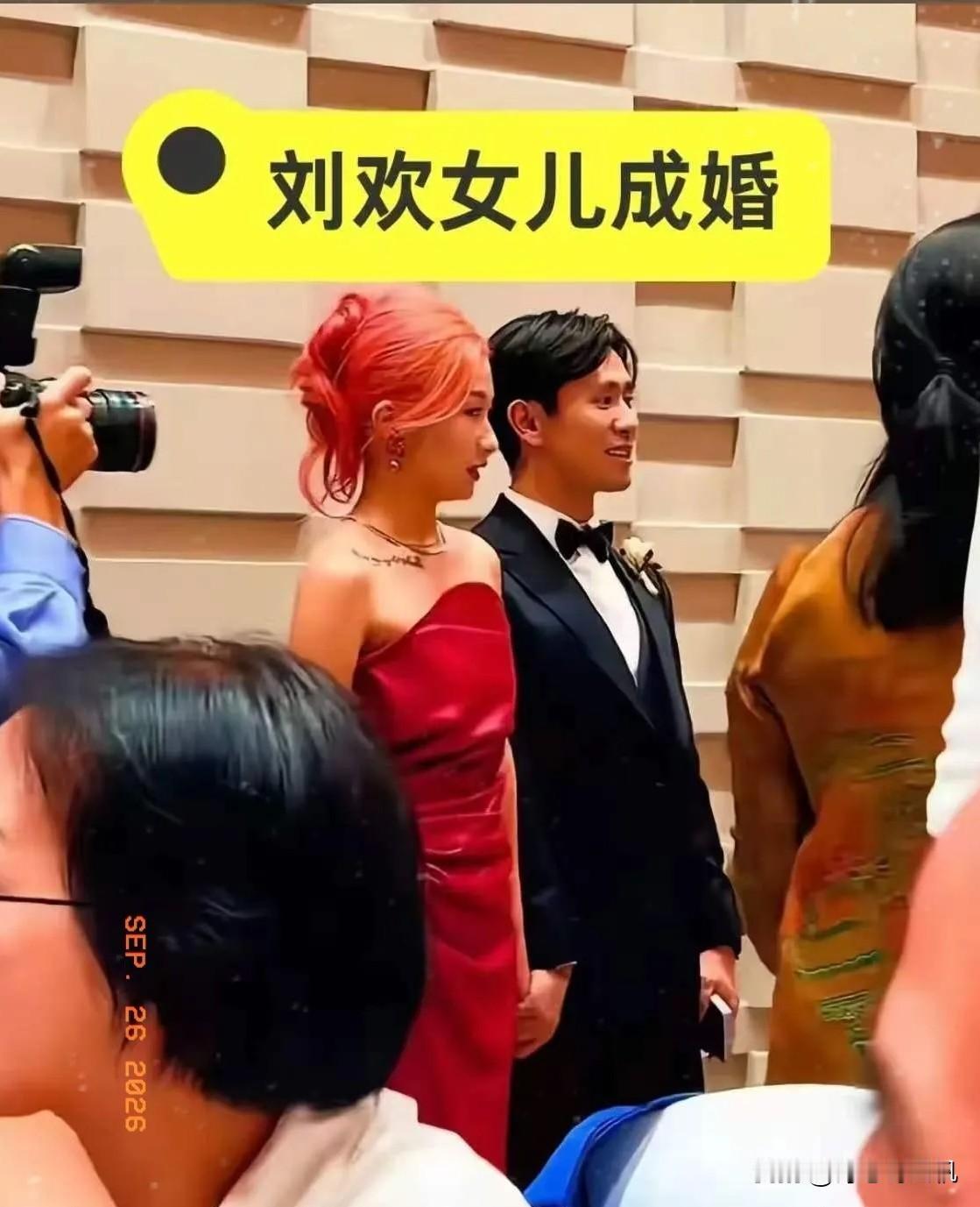 好奇查了下刘欢的女婿，
并不是什么富二代，而是出生在重庆一个普通的书香家庭。
 