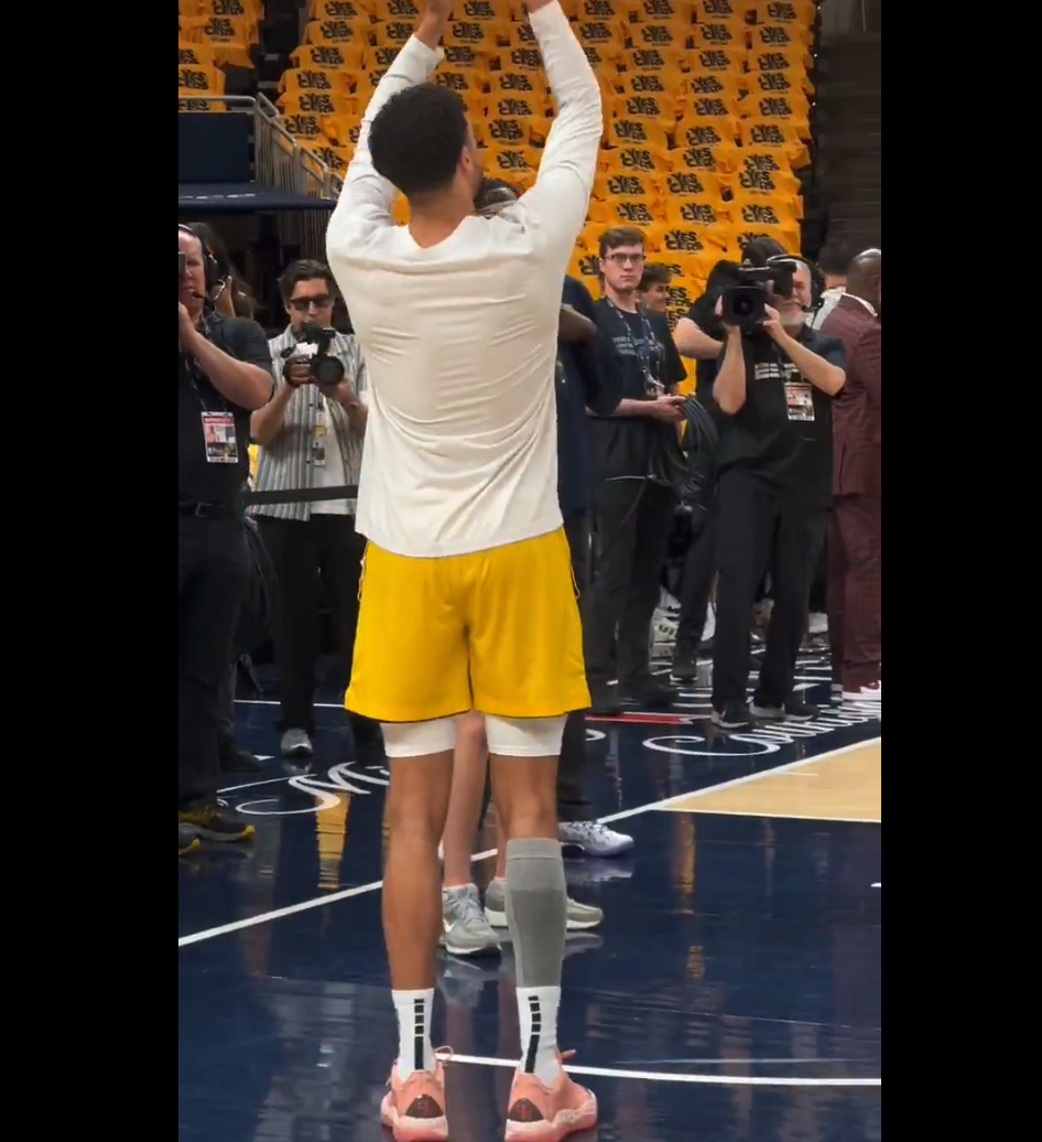 雷霆vs步行者哈利伯顿出战总决赛G6NBA总决赛 哈利伯顿尽管遭遇小腿拉伤，但依