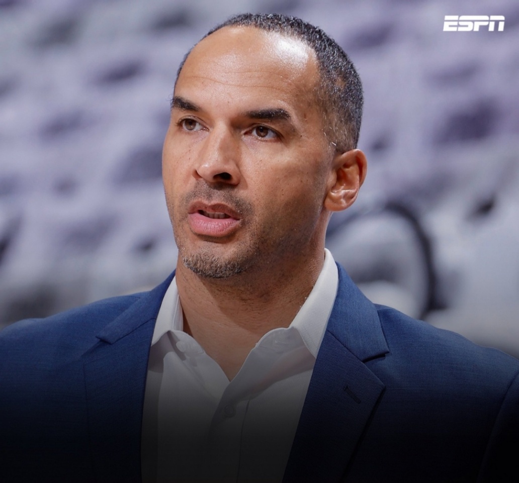 Sam Amick报道，据消息人士透露，尽管队医警告过，若戴维斯提前复出有跟腱撕