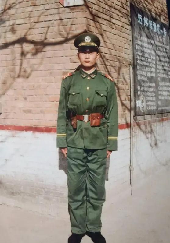 奎永章嘴边还残留着牙膏泡沫，亲爹的斧头已劈下，至死他都不知，合谋者竟是睡在枕边的