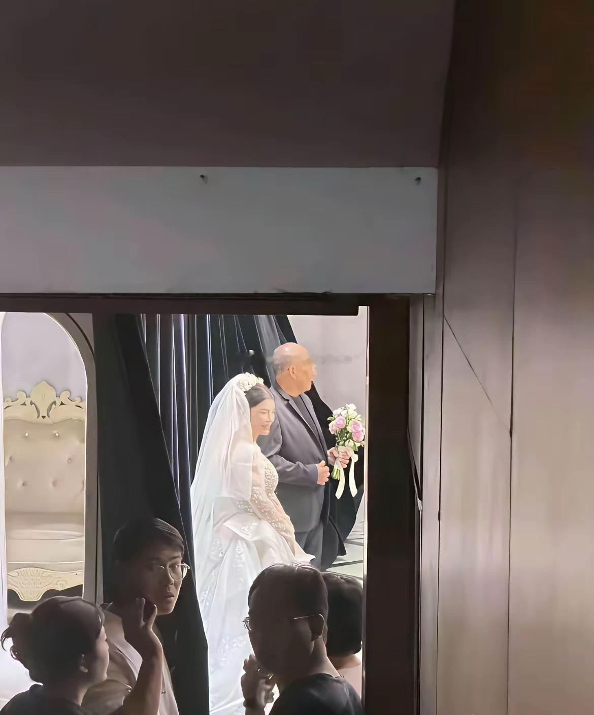 这么离谱的婚礼还是第一次见，算是开眼了 ​​​