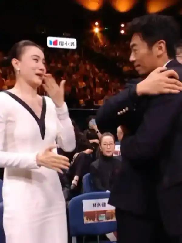 朱亚文获奖 宋佳哭了

 
 朱亚文获奖 宋佳哭了
 


 
 
 


 