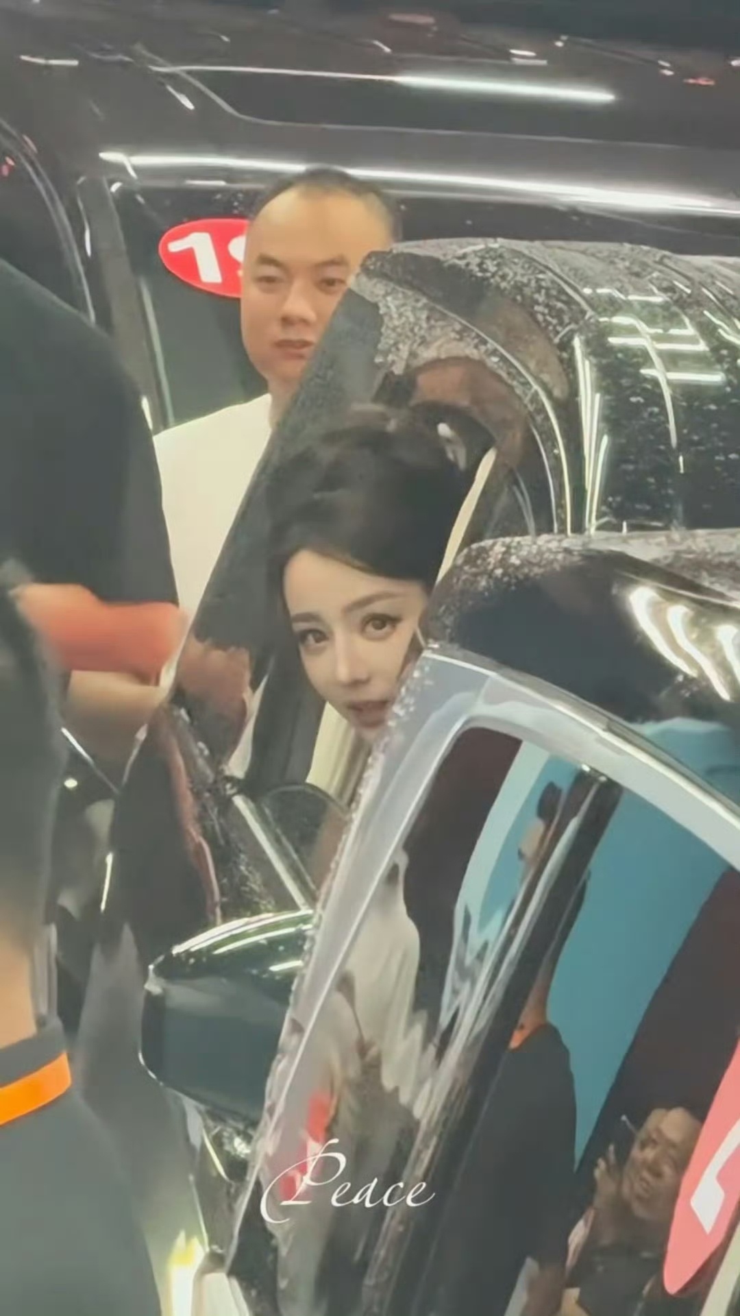 今天下午散场 走我身后的小朋友脱口而出＂MM，她是演那个拐卖的邓妍，我认得她＂你