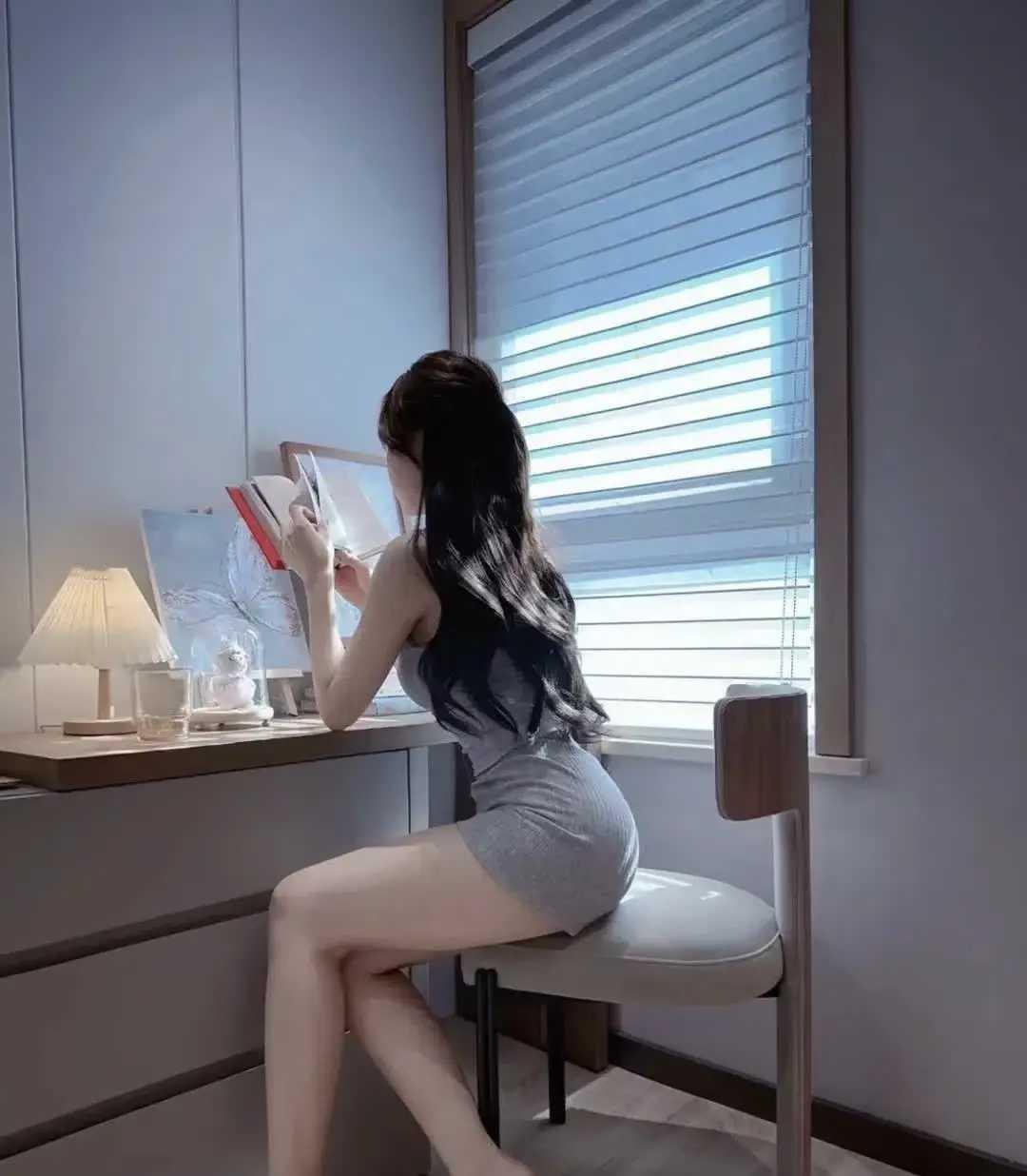 女生间的悄悄话：婚前“抠门”现象大揭秘！
女生问闺蜜：“你男朋友抠不抠？”
近日
