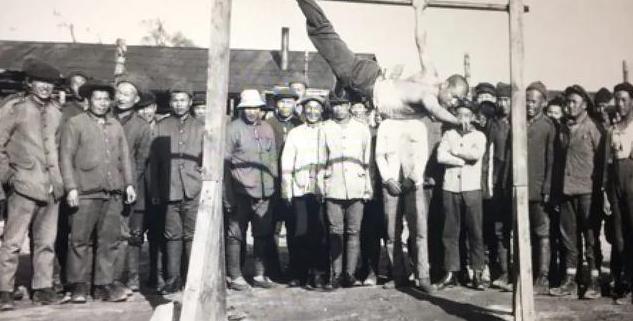 1917年，大批山东汉子被骗到法国挖煤，到了才知道不是挖煤，而是干苦力，但出乎意