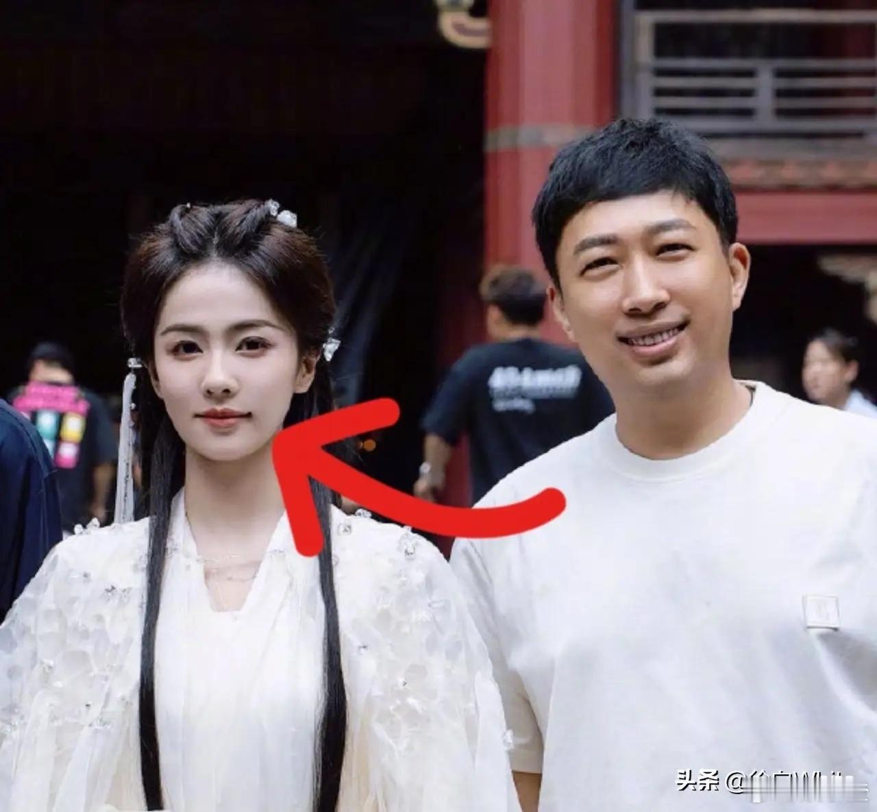 于正透露，白鹿最后决定原谅那些人啦！之前凌晨四点给白鹿打电话的人，现在已经查清楚