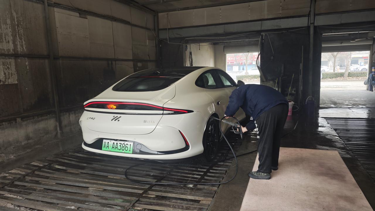 燃油车是奢侈品吗？比如上下班5公里，来回10公里，开个燃油车，基本上就得七八块钱