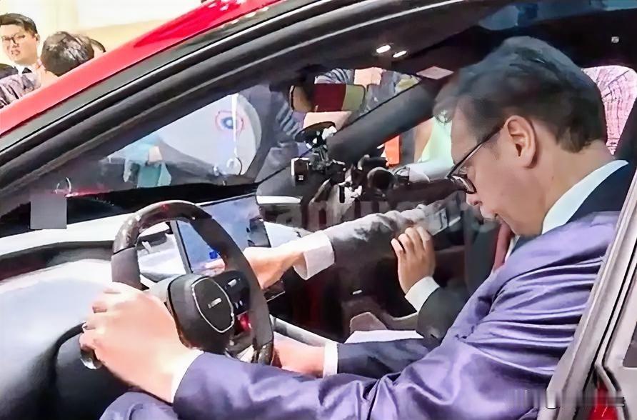 买什么买，送一辆不就完了吗？