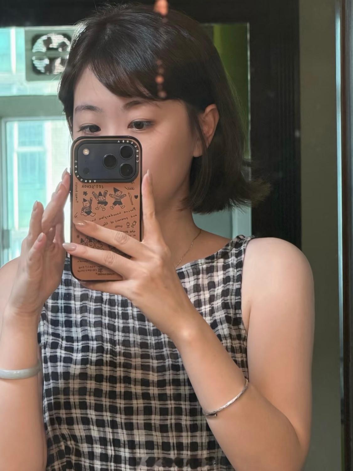 这个手机壳还挺好看的！ ​​​