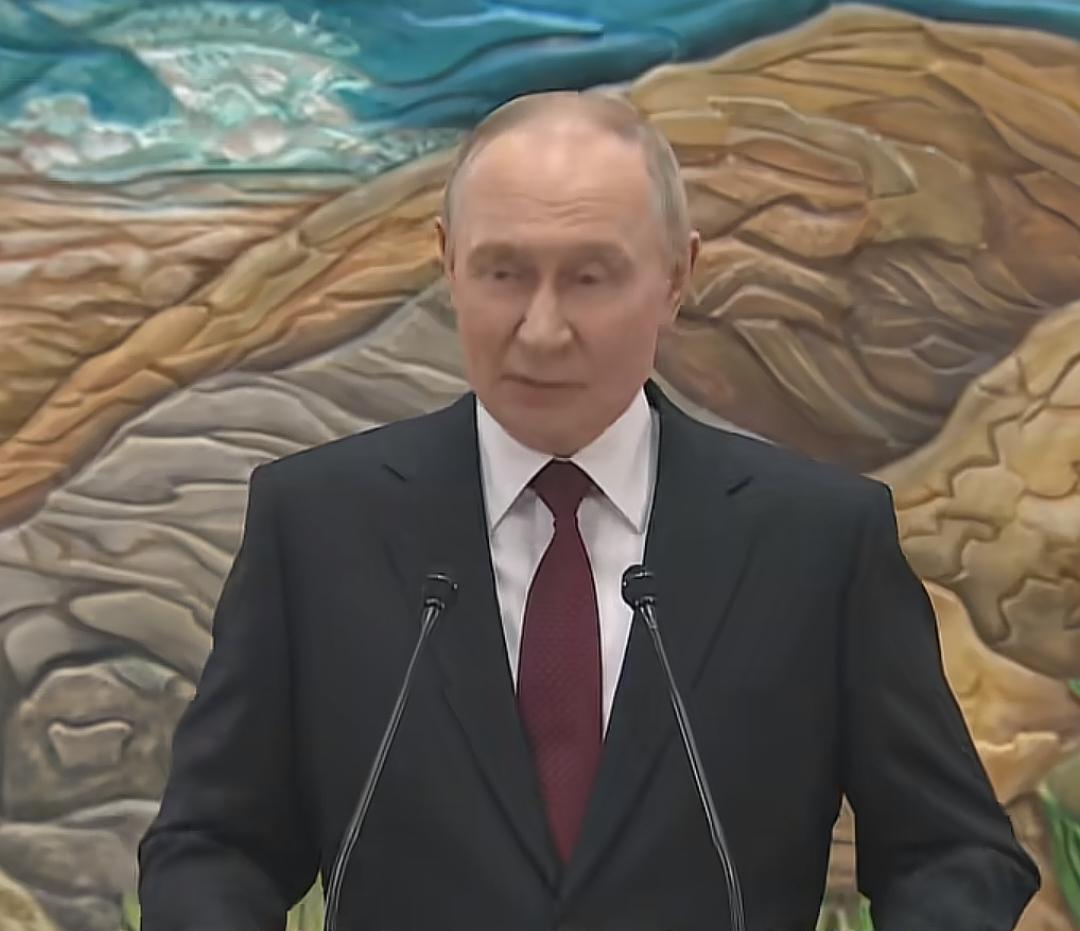 俄乌战争还在继续，和平协议还在商讨，全世界忽然发现现在最想停火的是特朗普，而普京