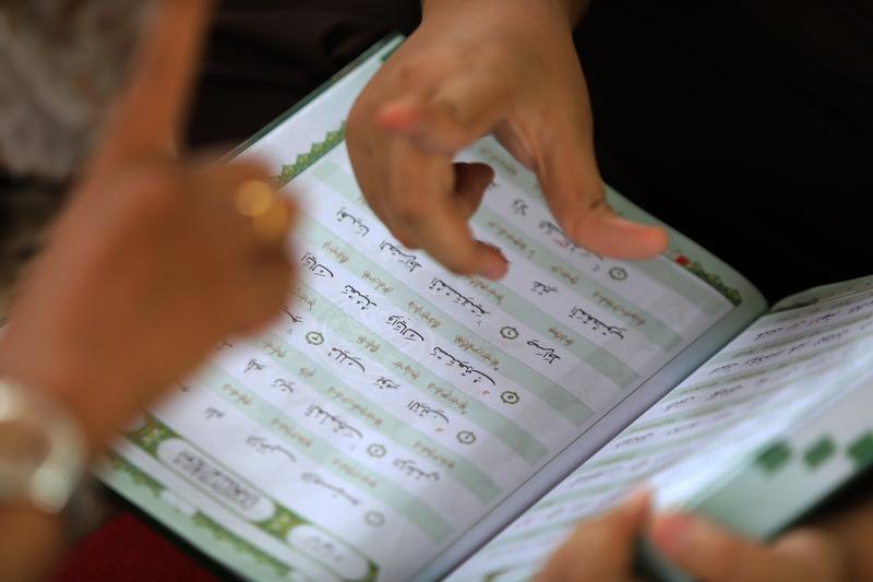 老师就是教育孩子的，凭什么开除老师，老师只是做了该做的事啊，[捂脸]老师惩罚孩子