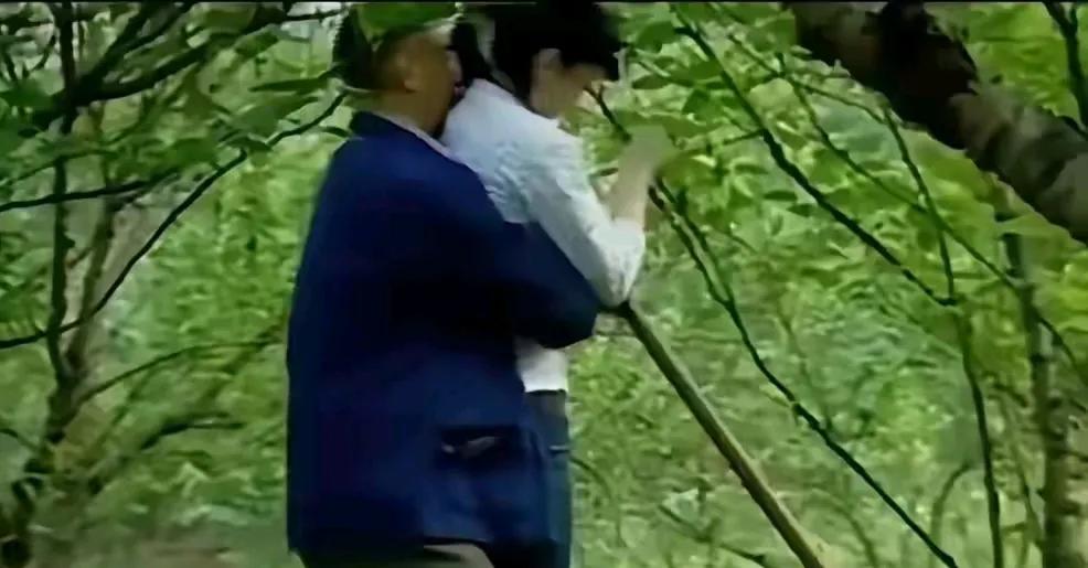 “他摸我，我没反抗，是因为害怕，不是因为享受！”云南一女子在自家地里干活，不料，