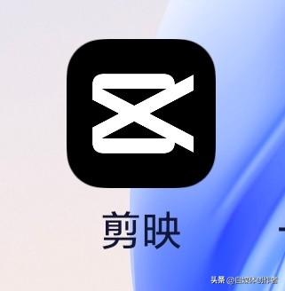 做视频的人大多都有过糟心经历。满心欢喜剪辑好画面，一到抠图环节就频频翻车。边缘毛