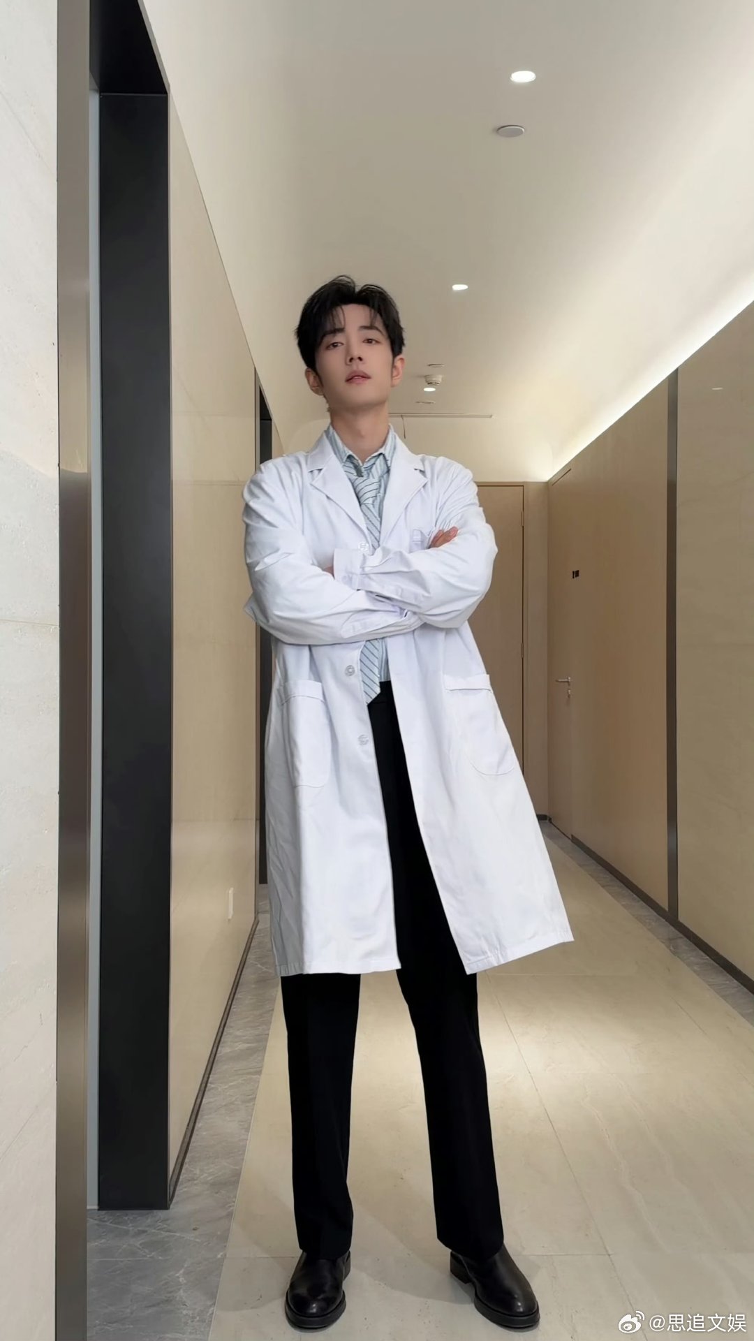 肖战听诊器伸过来的时候肖战一个角色一个限定气质反复回味这个画面！肖战听诊器伸过来