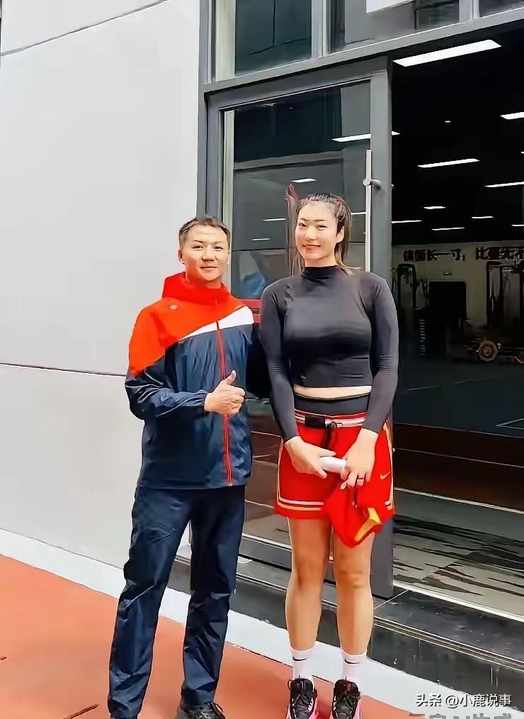 李梦这么优秀，颜值高、球技又好，不少人都替她可惜，怎么就嫁了大17岁还二婚的。