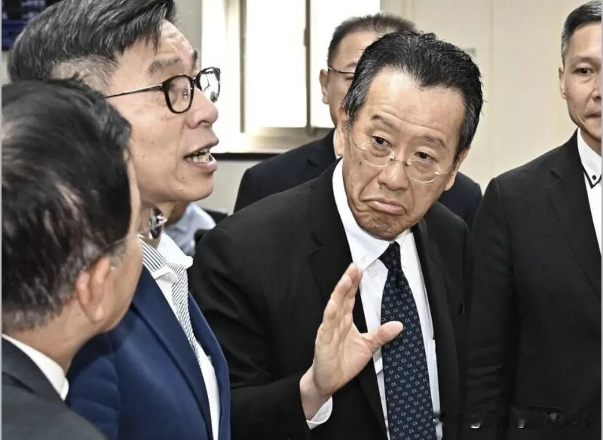 顾立雄再度引爆舆论争议，台防务部门负责人顾立雄公开宣布台军9所军事院校的卫哨勤务