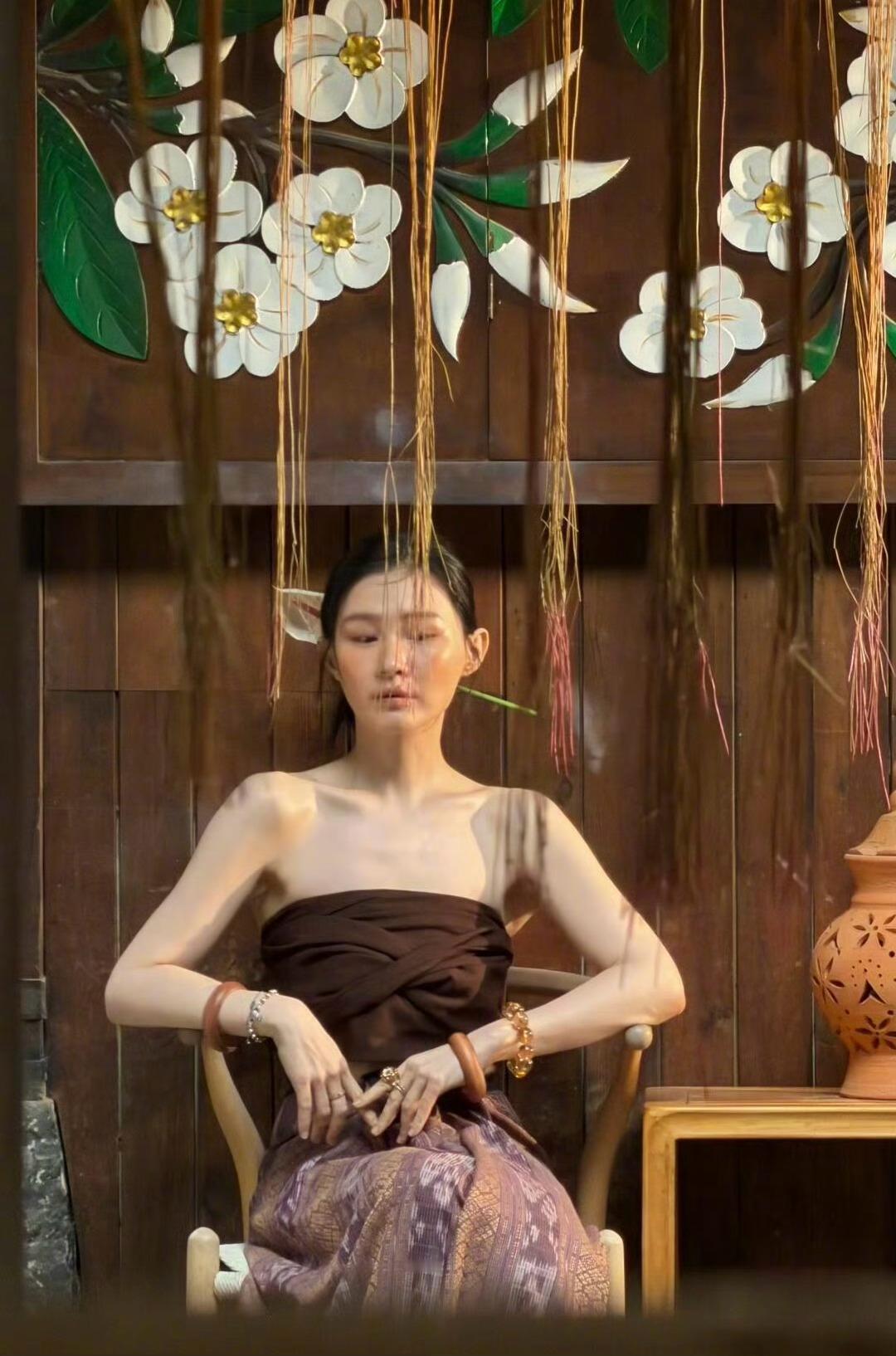 所以女人还是微胖好啊？金靖瘦到认不出来