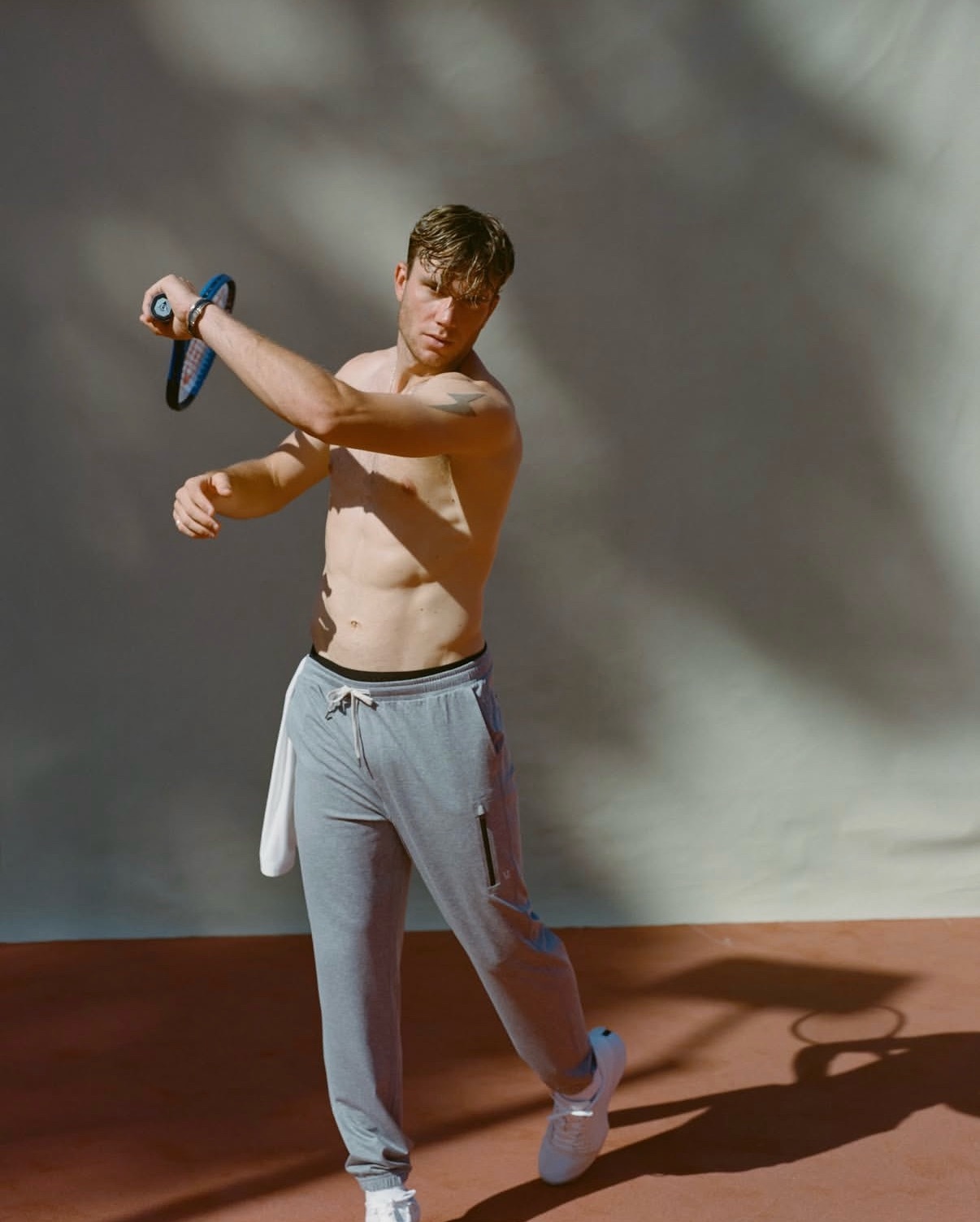 这些平平无奇的球衣只有运动员能穿出效果吧，（可能运动员也要挑人），你会买这种纯素