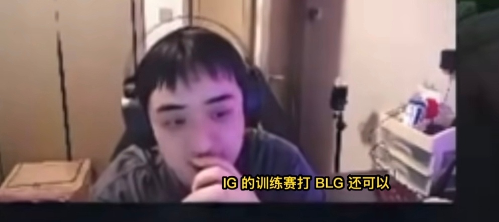 牢极爬起来后，全世界的奶都吻了上来[微笑] ​​​