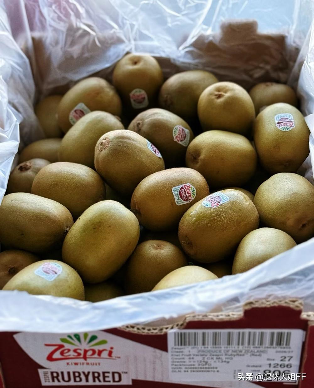 在新西兰本地吃🥝是什么价格？

在新西兰，猕猴桃是超级平价水果，尤其是在4、5