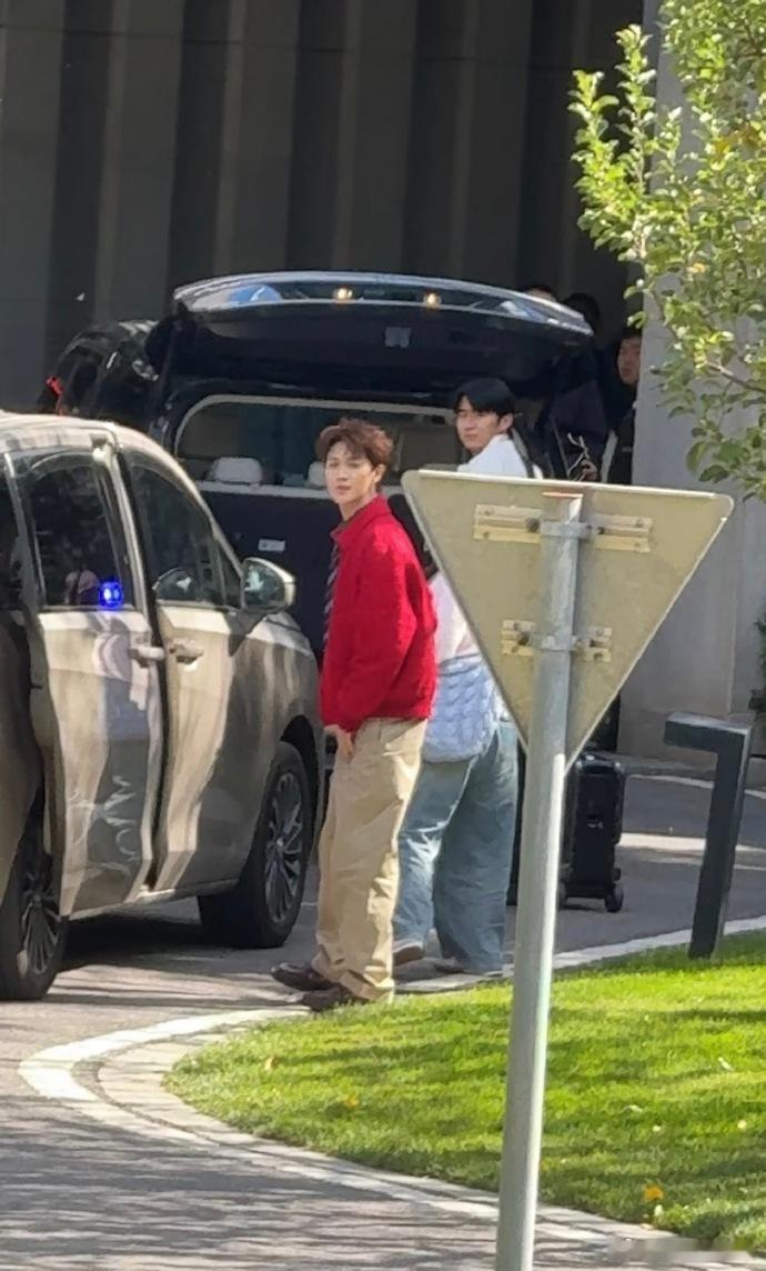李昀锐现在就出发路透 李昀锐现在就出发路透,看得出来玩的很开心了，期待播出[点赞