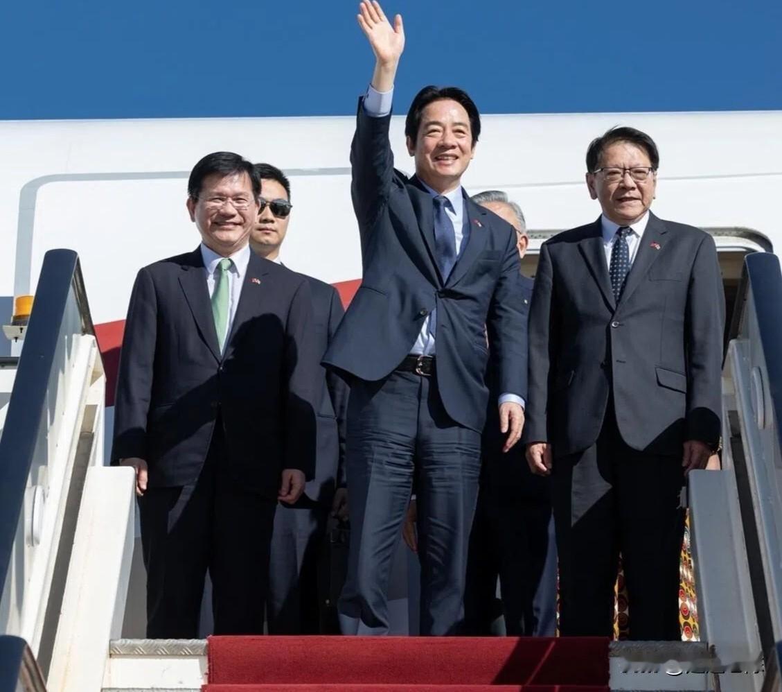 赖桑“走线偷渡式”出访，如何回来成了大难题？
两岸网友最近都在围观一场所谓“外交